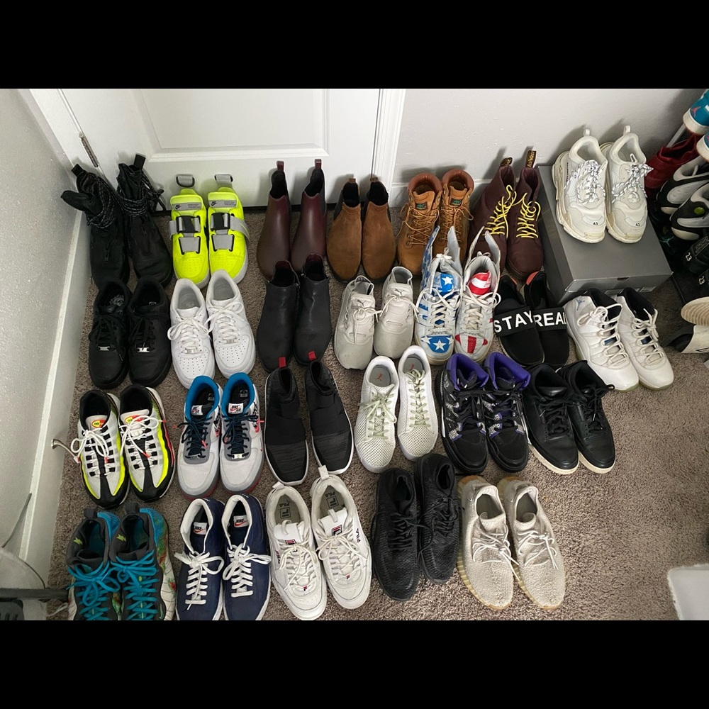 Selling A Variety Of High Fashion Shoes & Boots 🤑